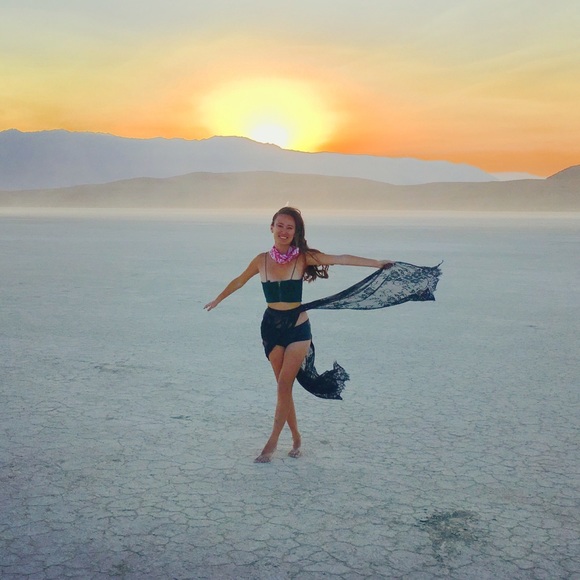 Meet the Posher, Shan Shan! - Picture 4 of 4